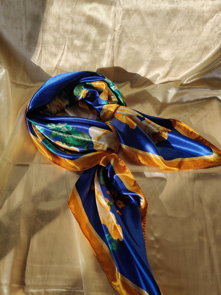 Lisa | Foulard femme tendance de qualité supérieure | Bleu et jaune à motifs à fleurs | 100% Effet Soie | Roxy Paris | roxy-paris.com