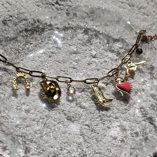 Collier Lucky Outlaw doré – charms western et fer à cheval - fait main en France – bijou femme tendance Roxy Paris