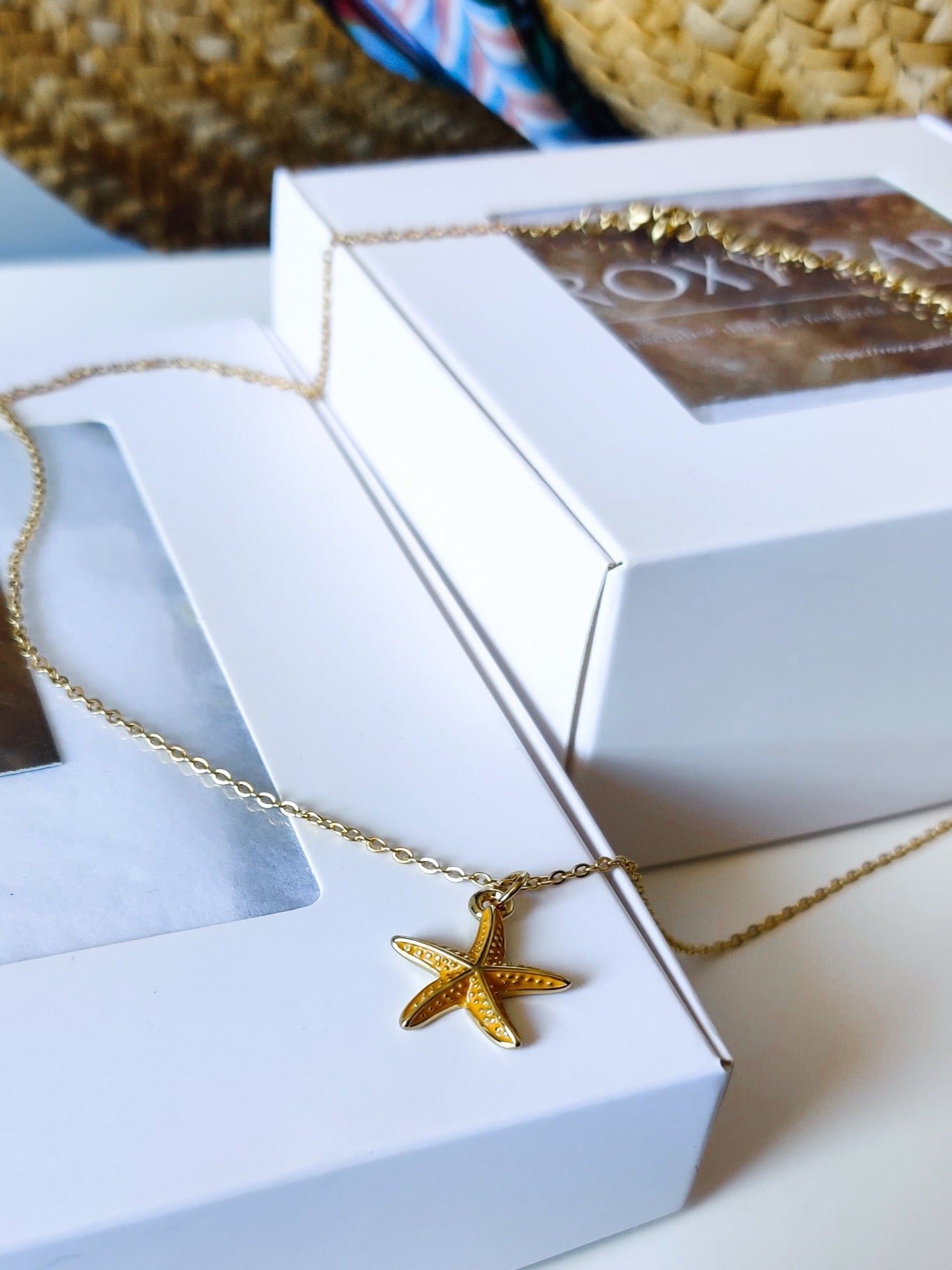 Étoile de mer doré | Collier femme tendance de qualité supérieure | Chaine & pendentif plaqué or   | Acier inoxydable | Roxy Paris | roxy-paris.com