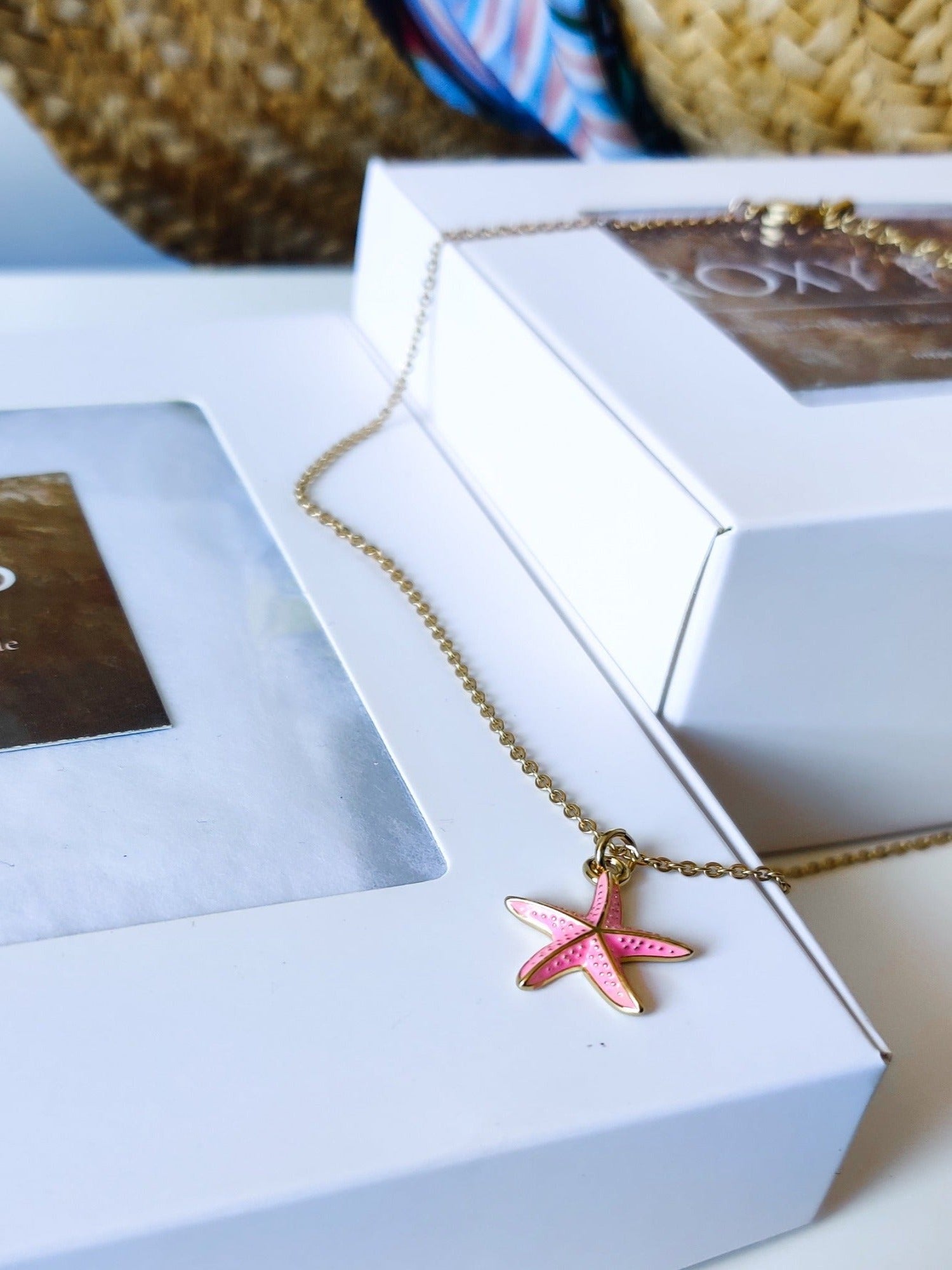 Étoile de mer rose | Collier femme tendance de qualité supérieure | Chaine & pendentif plaqué or | Acier inoxydable | Roxy Paris | roxy-paris.com