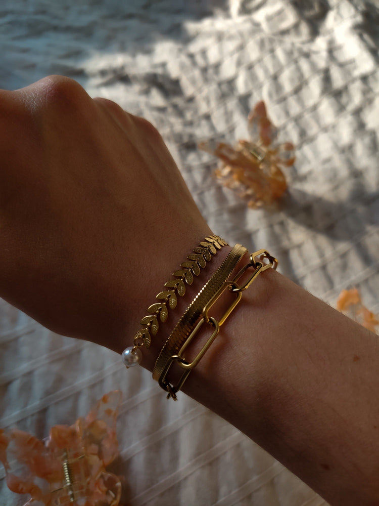 Feuilles d'or | Bracelet femme tendance de qualité supérieure | Feuilles dorées et perles | Réglable | Plaqué or acier inoxydable | Roxy Paris | roxy-paris.com