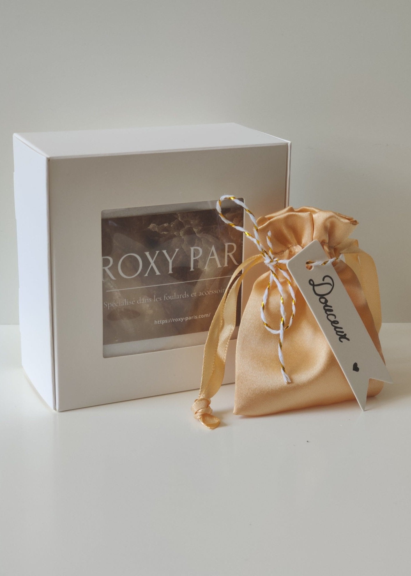 Packaging Boite et pochon pour bijoux | Bracelets Collier femme tendance de qualité supérieure | Maillons plaqué or | Acier inoxydable | Roxy Paris | roxy-paris.com